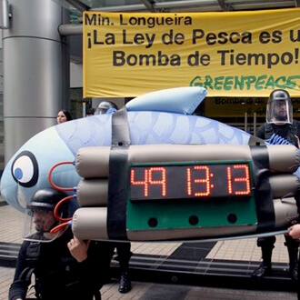 Pez Bomba Inflable Greenpeace